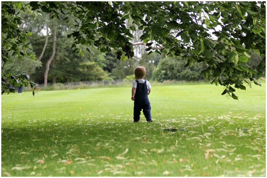 running_toddler_Postcards without stamps_blog